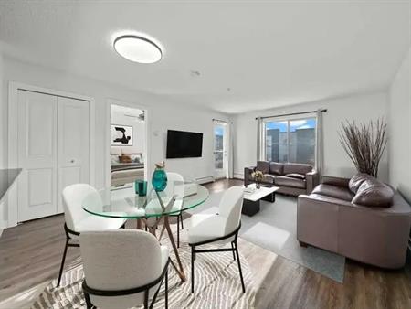 Top Floor Modern 2ba + den/2ba/2 balconies near Downtown Calgary | Calgary