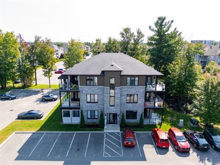 Condo De Luxe à Louer