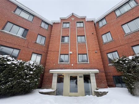 2 Bedroom - 341 Boulevard Graham, Montréal