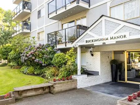 Buckingham Manor | 967 Collinson Street, Victoria