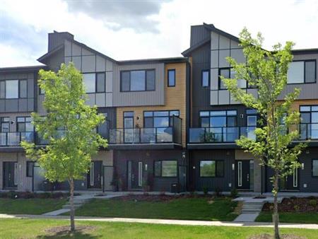 3 Bedroom 2.5  Bathroom Townhouse in Emerald Hills - SF73 | 50 Ebony Boulevard, Sherwood Park