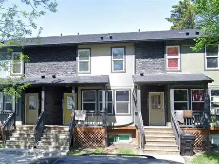 4 Bedroom 2.5 Bathroom Duplex Upper Unit in Montrose - SF212 | 6408 119 Avenue, Edmonton