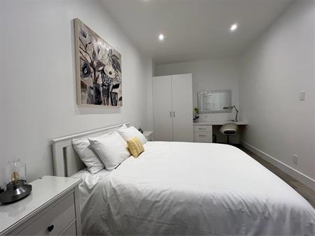 3 CH - 1 SDB - Montréal - $1,045 /mo