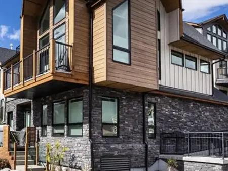 Corner unit in the heart of downtown Canmore with south-facing mountain views | 112 - 810 7 Street, Canmore