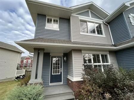 Beautifully Renovated Townhome in desired area of Walker at South Edmonton | 722 Welsh Drive, Edmonton