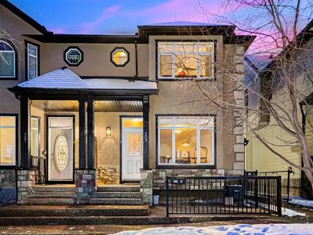 TUXEDO PARK Luxury Town-House | Calgary