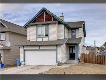 Cozy Home with a Spacious Yard in the Heart of Evanston! | 26 Evansbrooke Park NW, Calgary