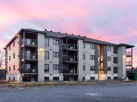 LACHUTE - APPARTEMENT 5½ SEMI-MEUBLÉ DISPONIBLE LE 1ER JUILLET