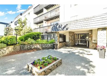 3868 Shelbourne St | 3868 Shelbourne St, Victoria