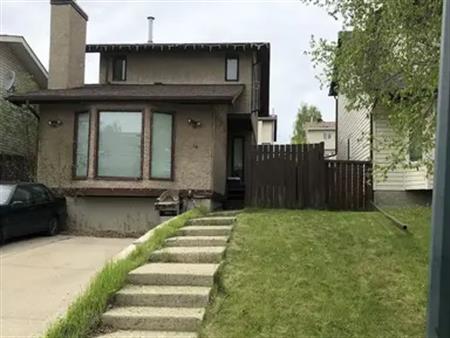 Cozy Convenient 3 Bedroom House | 19 edgedale way, Calgary