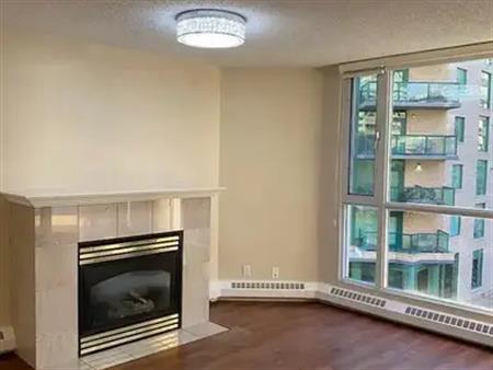 2 Bedroom+Den: Beautiful  Apartment | 804 3 Ave SW, Calgary