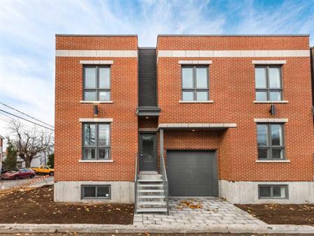 Maison de ville moderne dans le Vieux-Terrebonne