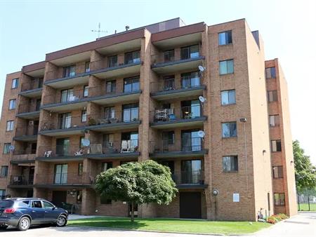 Carlsie Tower Apartments | 1071 McDougall St., Windsor