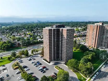 Apartment for rent at 39 Richview Road | 39 Richview Road, Toronto