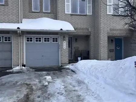 Beautiful 3 Bedroom, 2,5 Bath townhome in the heart of Barrhaven! | 511 Temiskaming Crescent, Ottawa