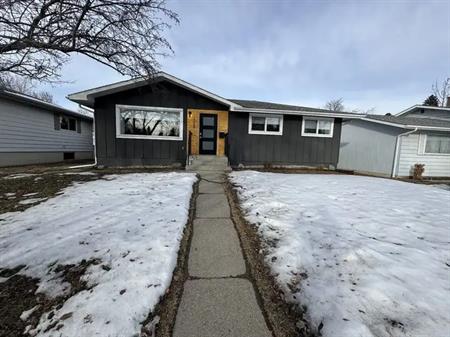 Beautiful 4 bedroom house with developed basement | Calgary