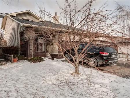 Spacious 1  room  of a two storey home in a quiet neighborhood | 20 Templebow Way NE, Calgary