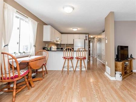 3 bedroom apartment - upper level house | 48 Arthur Avenue, Barrie