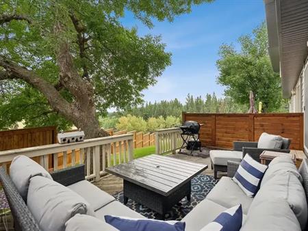 Spacious 3-Bedroom Townhouse Backing onto Fish Creek Park | Calgary