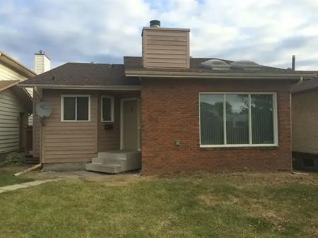 House 3 bedroom 2 full bath renovated | Sunmills PL SE, Calgary