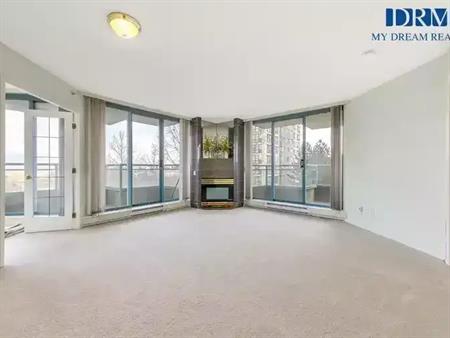 D192 - Spacious 1-Bedroom + Den in Cornerstone with Stunning Views! | 13353 108 Avenue, Surrey