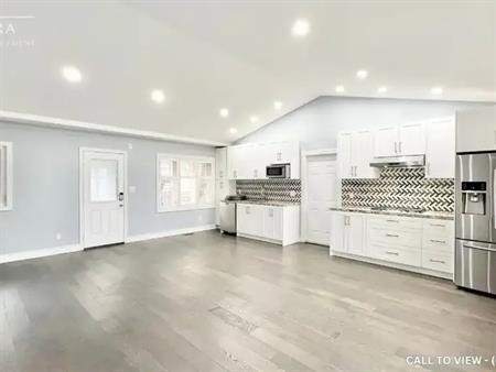 459 N Service Road, Mississauga, Ontario L5A 1B1 | 459 N Service Rd, Mississauga