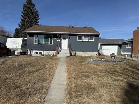 New registered basement suite Thorncliffe Nw | 5423 Thorncliffe Drive Northwest, Calgary