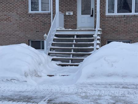 Appartement Dans Un Duplex à Louer!