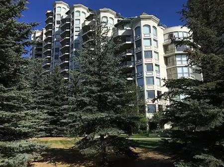 FRESHLY RENOVATED DOWNTOWN CONDO – 2 BEDROOM + DEN | 303 - 1108 6 Avenue Southwest, Calgary