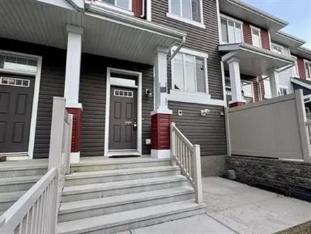 Lovely 3 bedroom townhome close to every you need | Edmonton