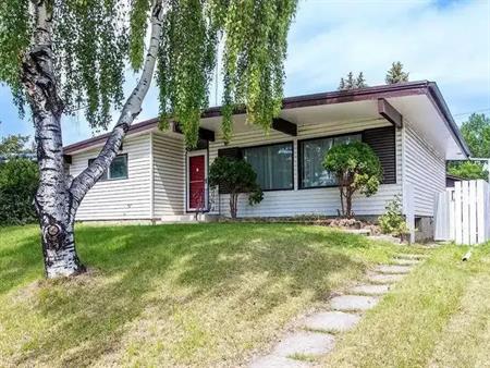 Newly renovated 3 Bedroom Mainfloor in Varsity | 4908 Varsity Drive Northwest, Calgary