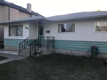 large bright main floor | 3335 38 Street Southwest, Calgary