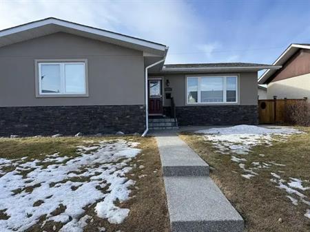 Home Willowpark | 9947 Warren Road Southeast, Calgary