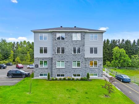 Appartement 4 1/2 - Estrie - Novo Climat *Pas de voisin à l'arrière ! *PROMO EN COURS*