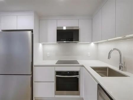 4570-4590 Queen Mary | 4580 Chemin Queen Mary, Montreal