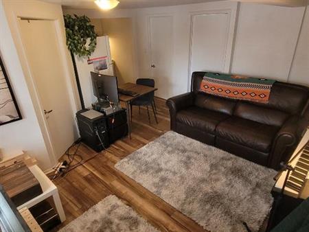 Duplex 4 1/2 + MEUBLÉ & INTERNET INCLUS - À LOUER 1ER JUILLET