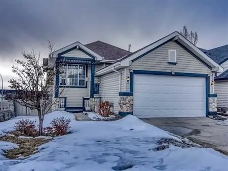 Beautiful 3 bedroom 2 bathroom with double garage | 3 Somerglen Place Southwest, Calgary