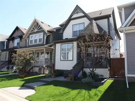 Beautiful spacious layout modern colours large deck, artificial grass back yard | 120 Auburn Bay View Southeast, Calgary