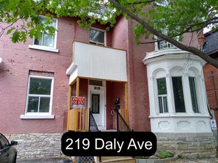 3 Bedroom Sandy Hill Apartment for Rent (219 Daly Ave)