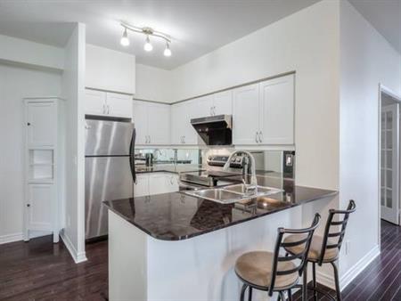 Beautiful 2-Bdrm + Den Condo Suite Next to Square One