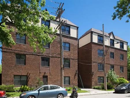 Lennox-Deacon | 6210 Chemin Deacon, Montreal