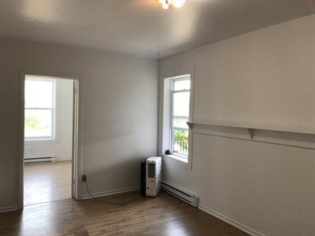 3 Bedrooms Apartment Gatineau Hull Near