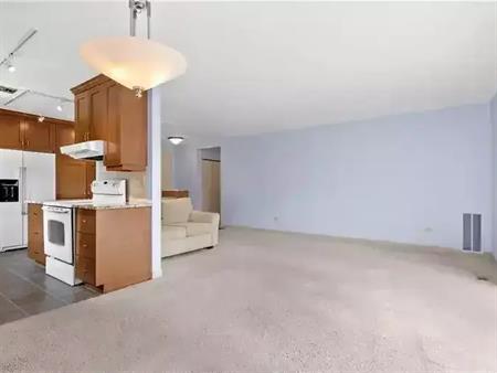 Imperial Place Great Suite! | 246 Roslyn Road, Winnipeg