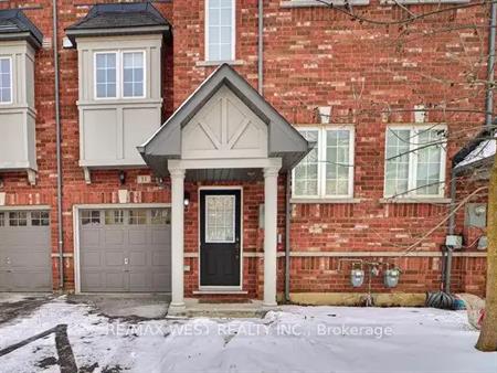 11 - 15 OLD COLONY ROAD | 11 - 15 OLD COLONY ROAD, Richmond Hill