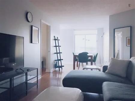 1 room room of 95 m² in Toronto