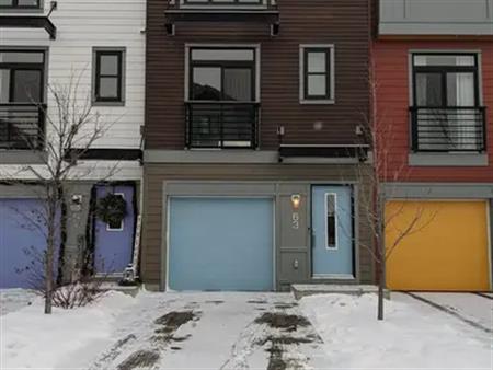 Modern Townhome with 2 bed+den 2.5 bath | 63 Walden Path Southeast, Calgary