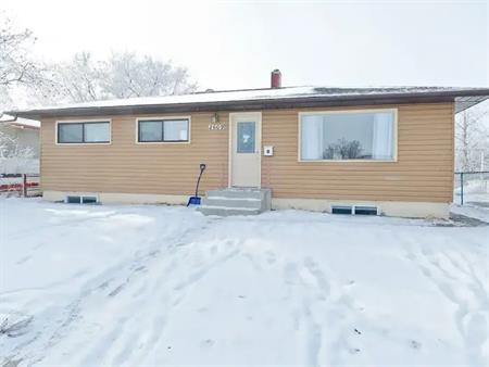WELL MAINTAINED & RENOVATED LOWER 2 BDRM SUITE AVAILABLE! | B 2609 44 Street SE, Calgary