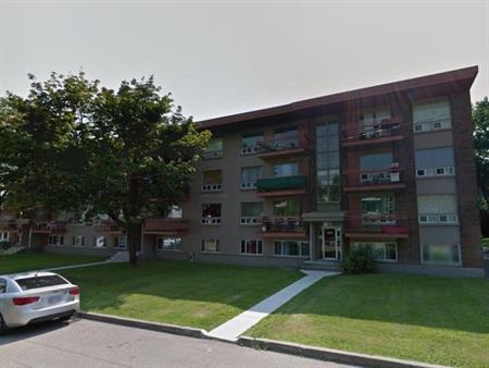 5 1/2 TRÈS BIEN SITUÉ À SAINTE-FOY DISPONIBLE 1E SEPTEMBRE 2025 3e étage avec balcon