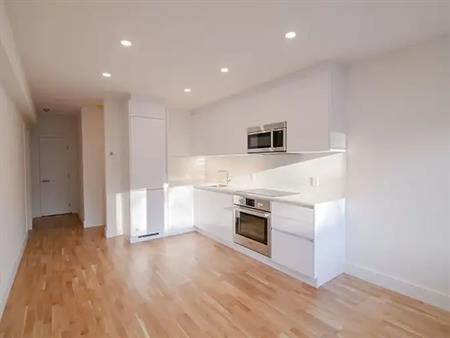 4390 Grand Boulevard | 4390 Grand Boulevard, Montreal