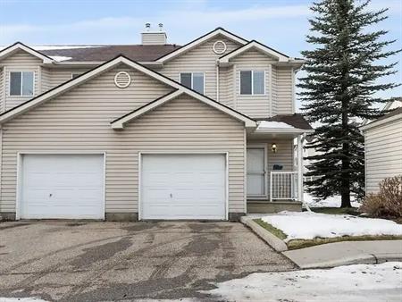 Spacious 2 Bedroom Townhouse with Garage Parking | 105 Douglas Glen Park Southeast, Calgary